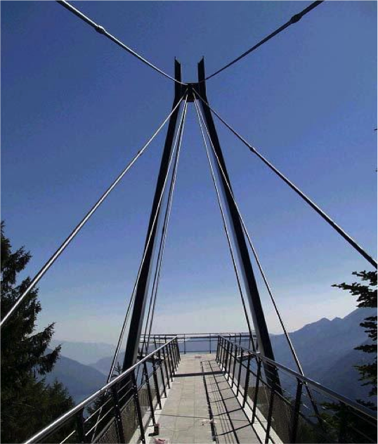 Pont_piéton_panoramique_-_Alpes_Suisses_-_Acier_avec_revêtement_en_Titane