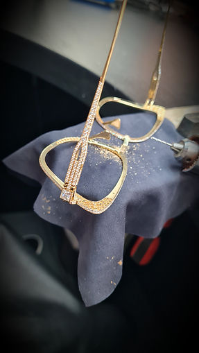 crafting eyeglasses workshop handmade gold and diamonds diamant