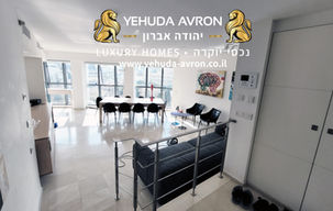 For sale, a 4-room apartment in a luxurious tower in the heart of the city