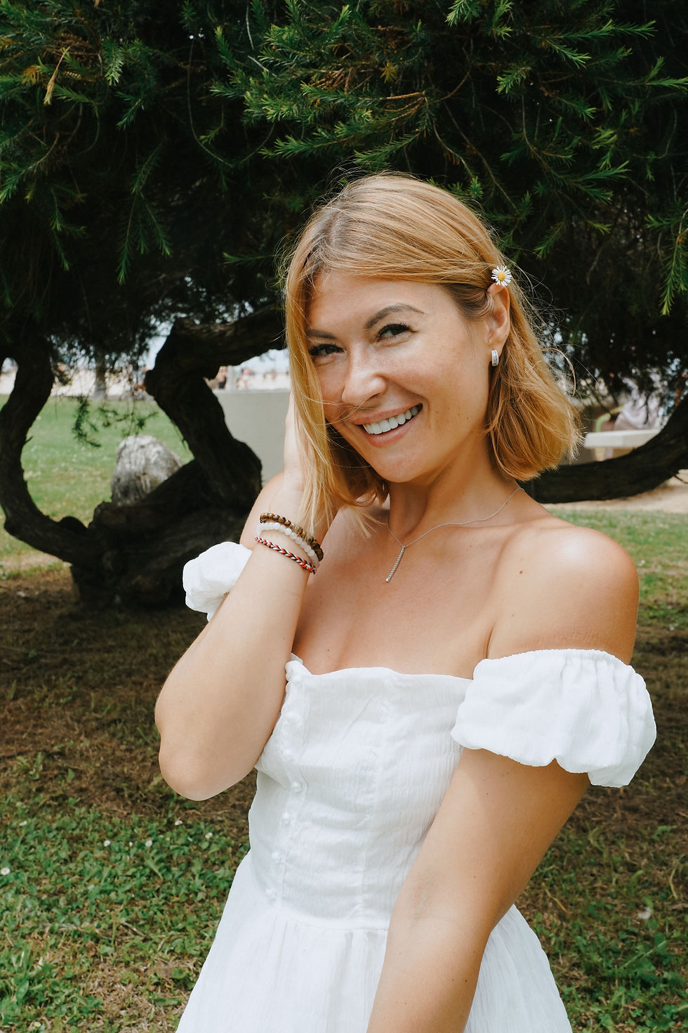 Meet Valeria Cali, your ultimate travel companion and guide to a world of unique experiences. From the moment you land at Los Angeles International Airport, Valeria ensures a personalized welcome, setting the tone for a journey unlike any other