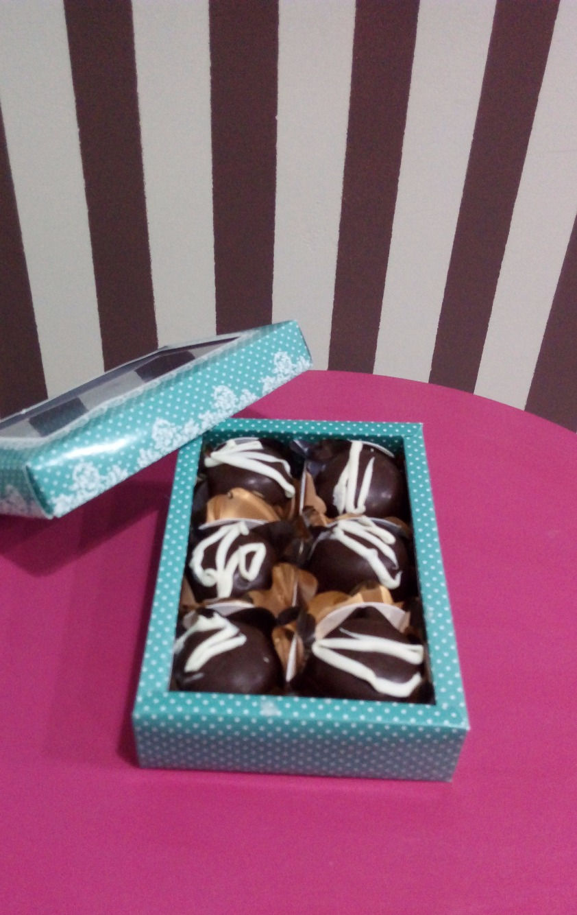 Miniatura: Trufas e Docinhos em caixa de lembrança
