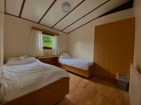 twin beds