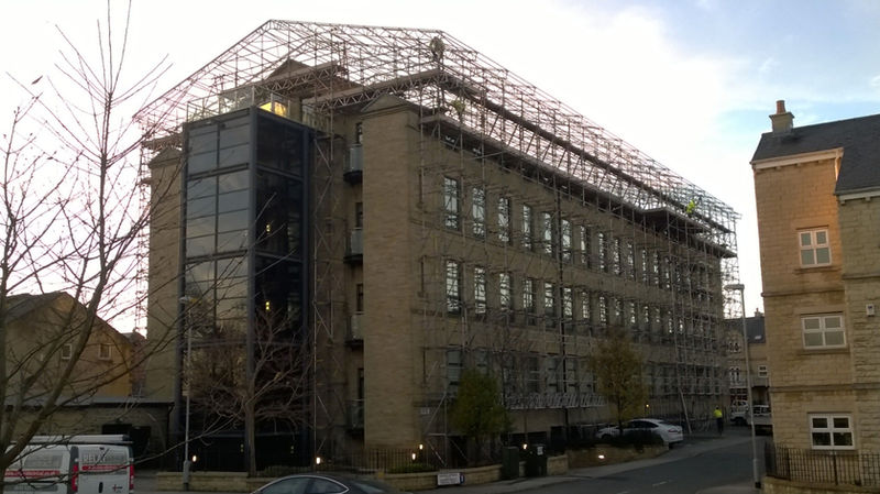 temporary roof on leeds building 