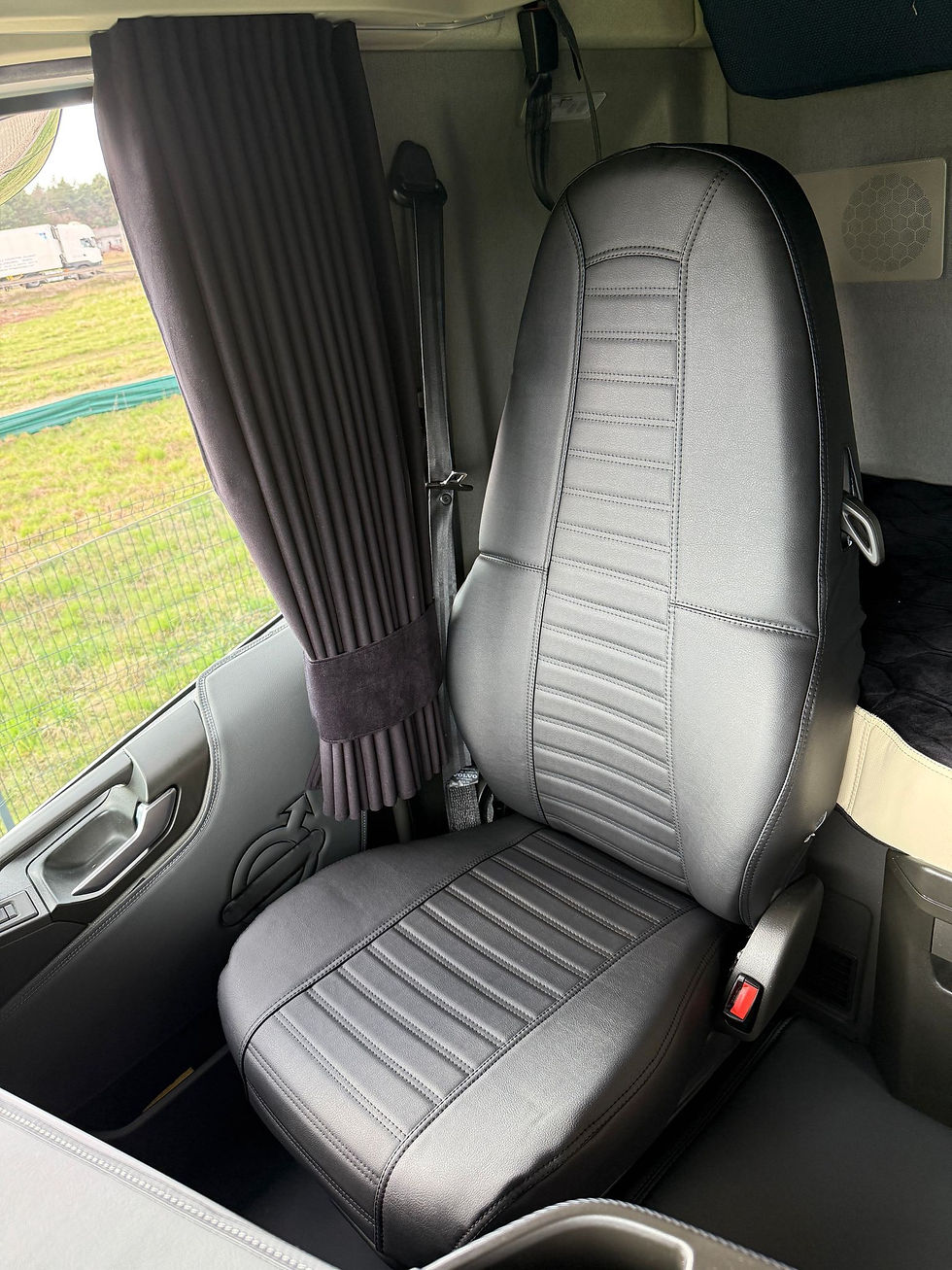 Thumbnail: PRESTIGE LINE VOLVO FH4 FH5 AERO  SEAT COVERS (MADE TO ORDER) 