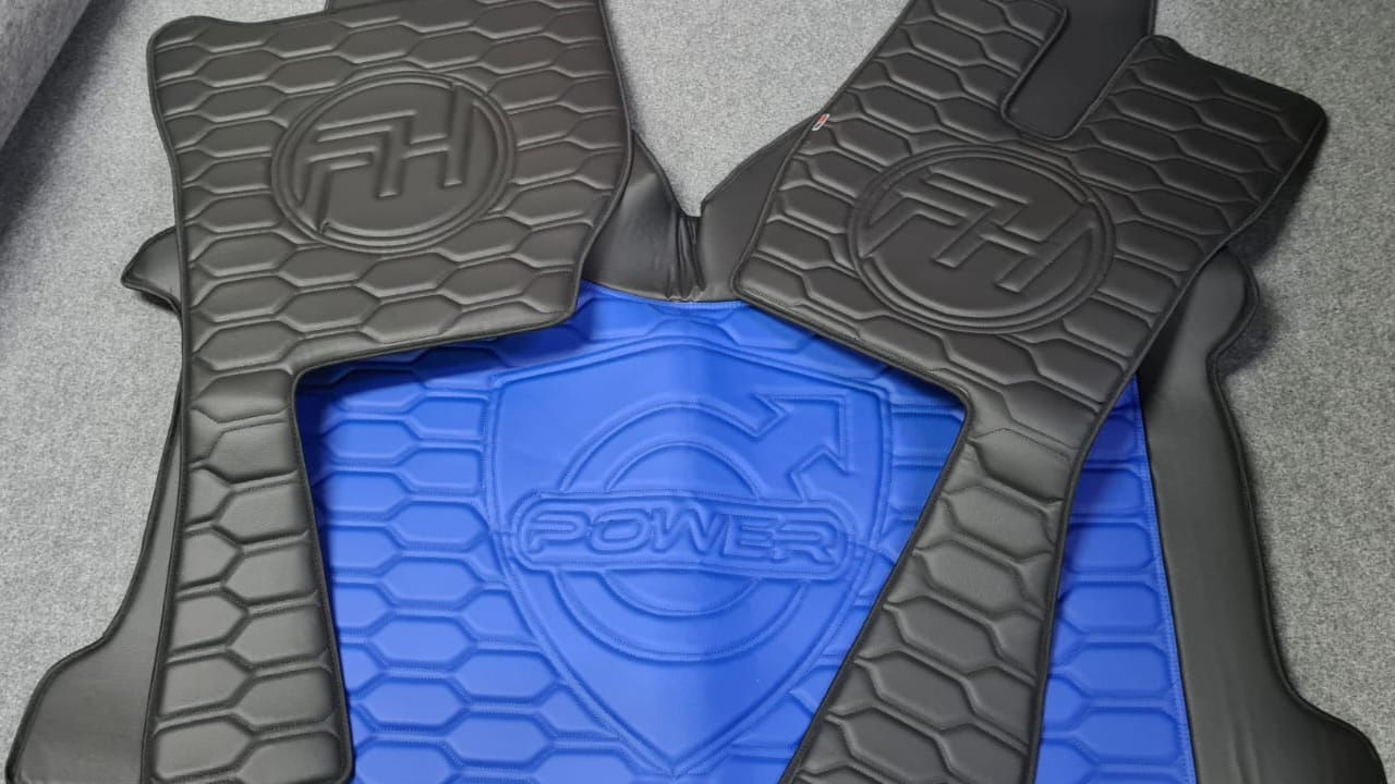 VOLVO FH4/FH5 Floor Mat Set BLUE + BLACK
