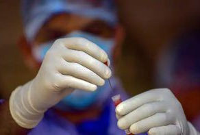 "நாங்களும் வீட்டிலே இருந்தா உங்க நிலைமை .." -எச்சரிக்கும் இந்திய மருத்துவர் சங்கம் .