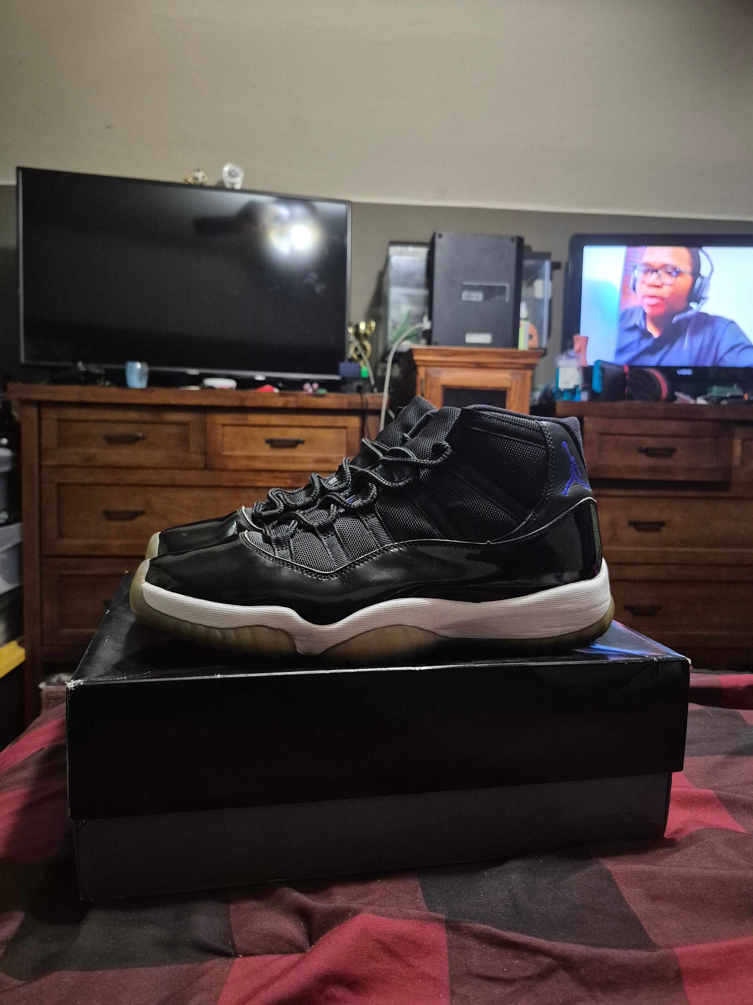 Air Jordan 11 (Spacejam) size 11 
