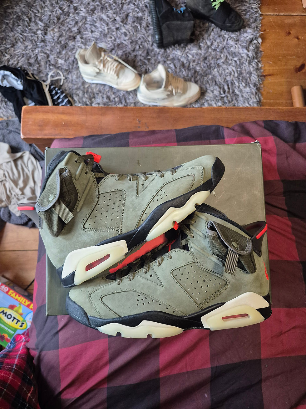 Thumbnail: Air Jordan 6 Travis Scott (Olive) size 11.5