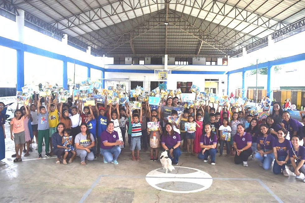 Pupils of Cadilang Elementary School are happy to receive the drawing materials from the student council of College of Pharmacy