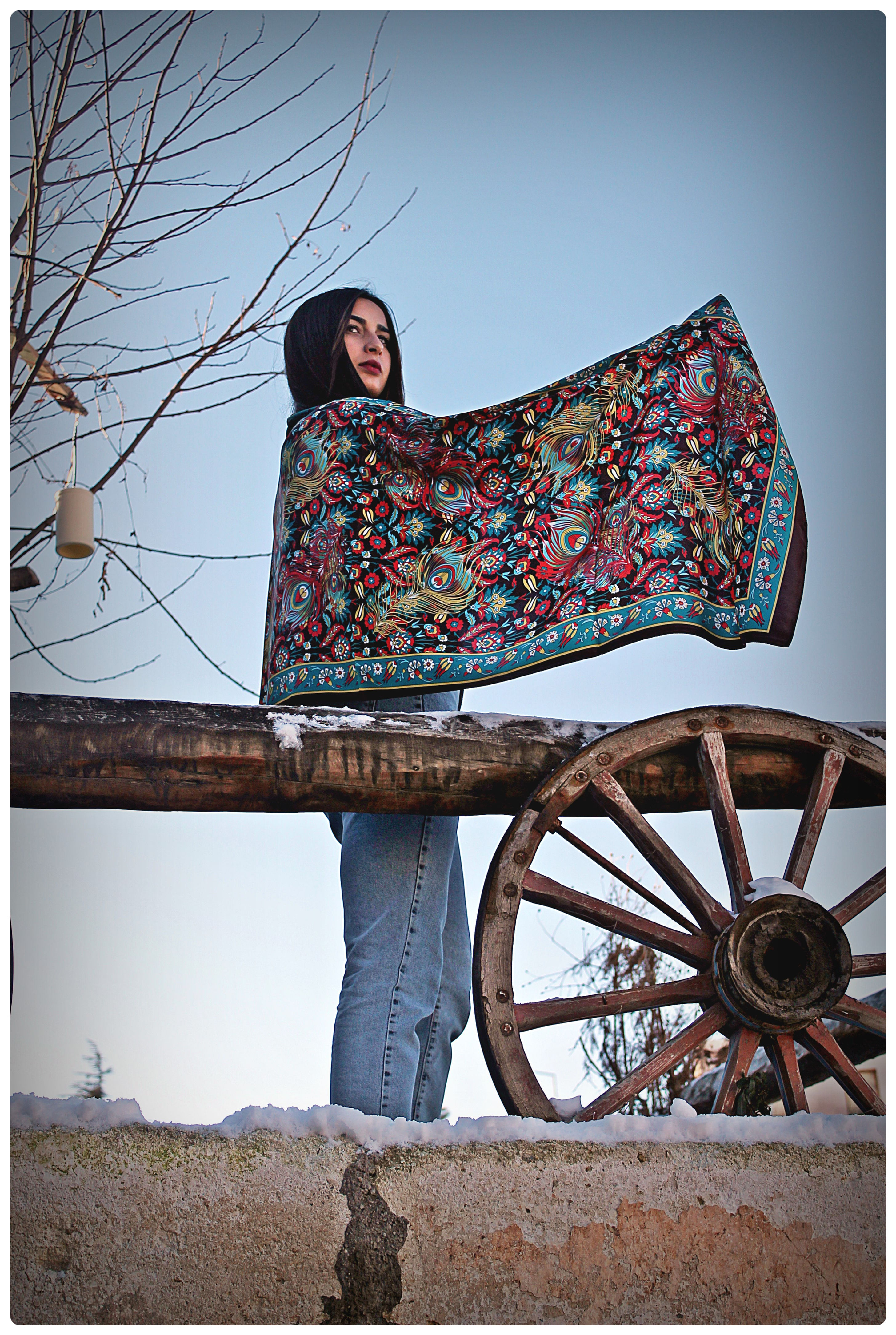 Karışık Renk Tavus Kuşu Desenli Şal