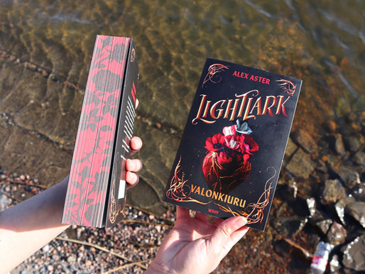 Lightlark: Valonkiuru, Alex Aster 17+