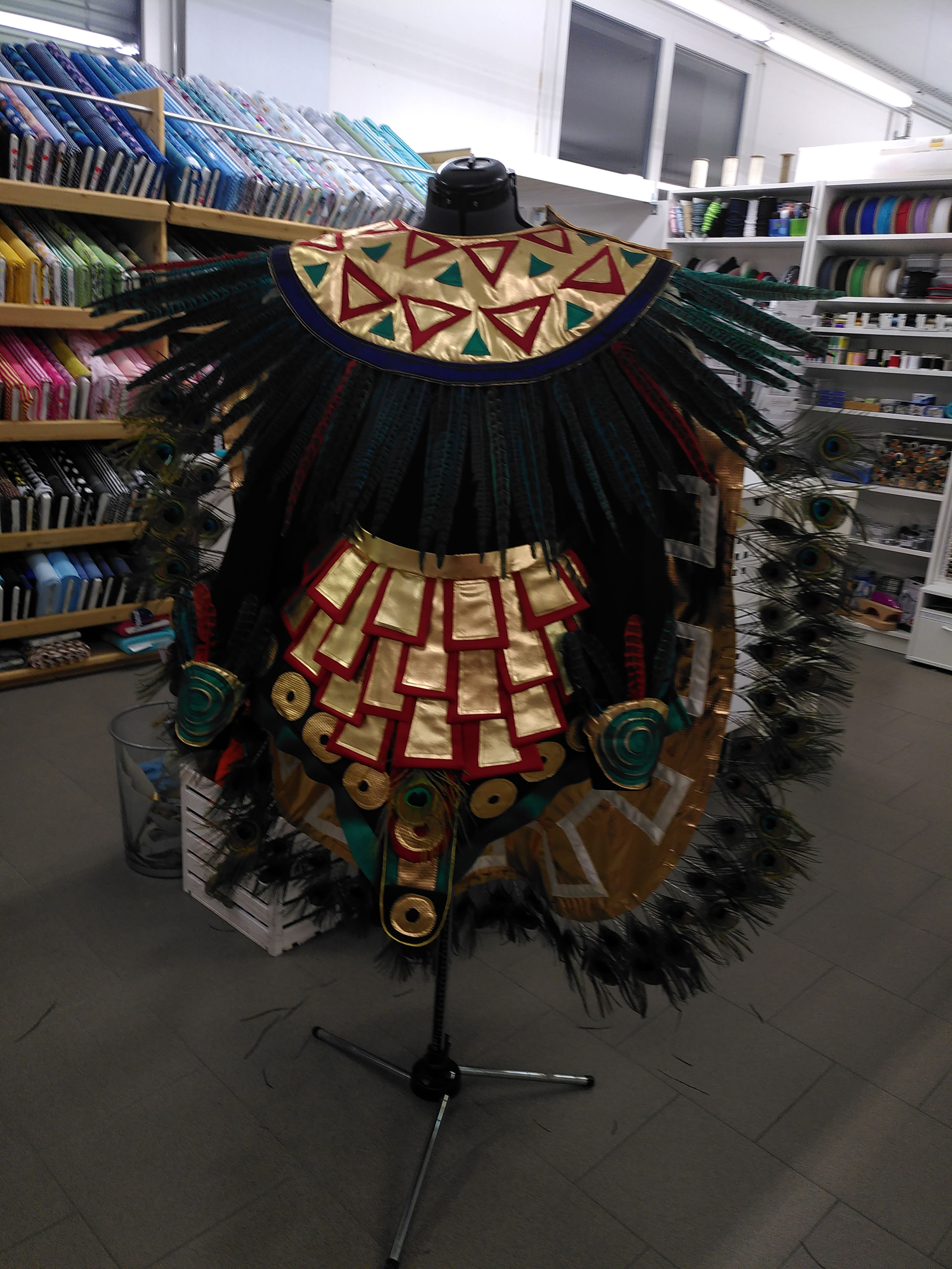 Zwei Kinder in Ihrem Katze und Hund Kostüm