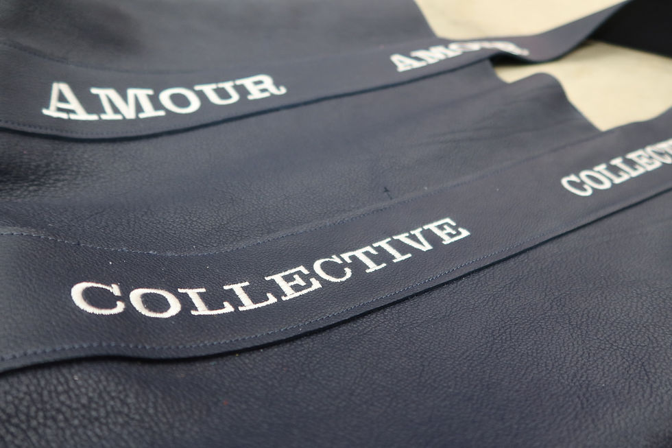 Thumbnail: CABAS brodé en cuir
