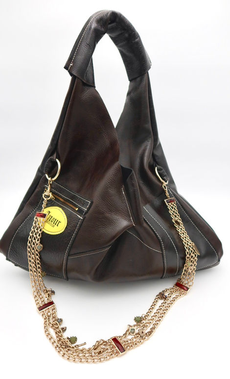 Des sacs en cuir de luxe recyclé confectionnés dans l'Atelier AMOUR COLLECTIVE