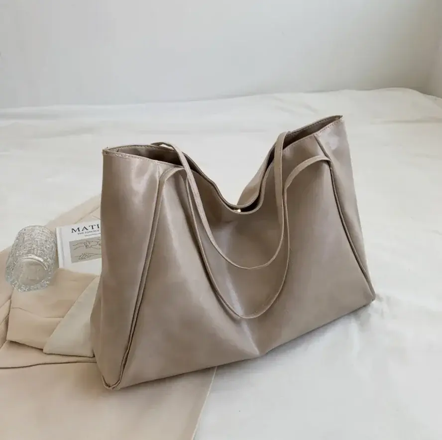 Thumbnail: Glossy Retro Tote Bag