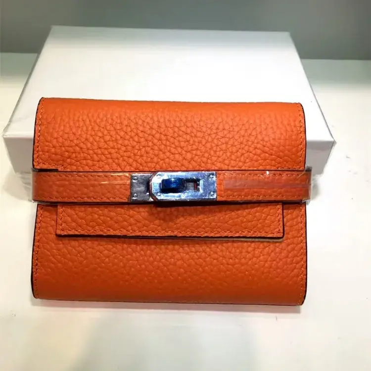 Thumbnail: Exquisite Premium Leather Turn-Lock Wallet