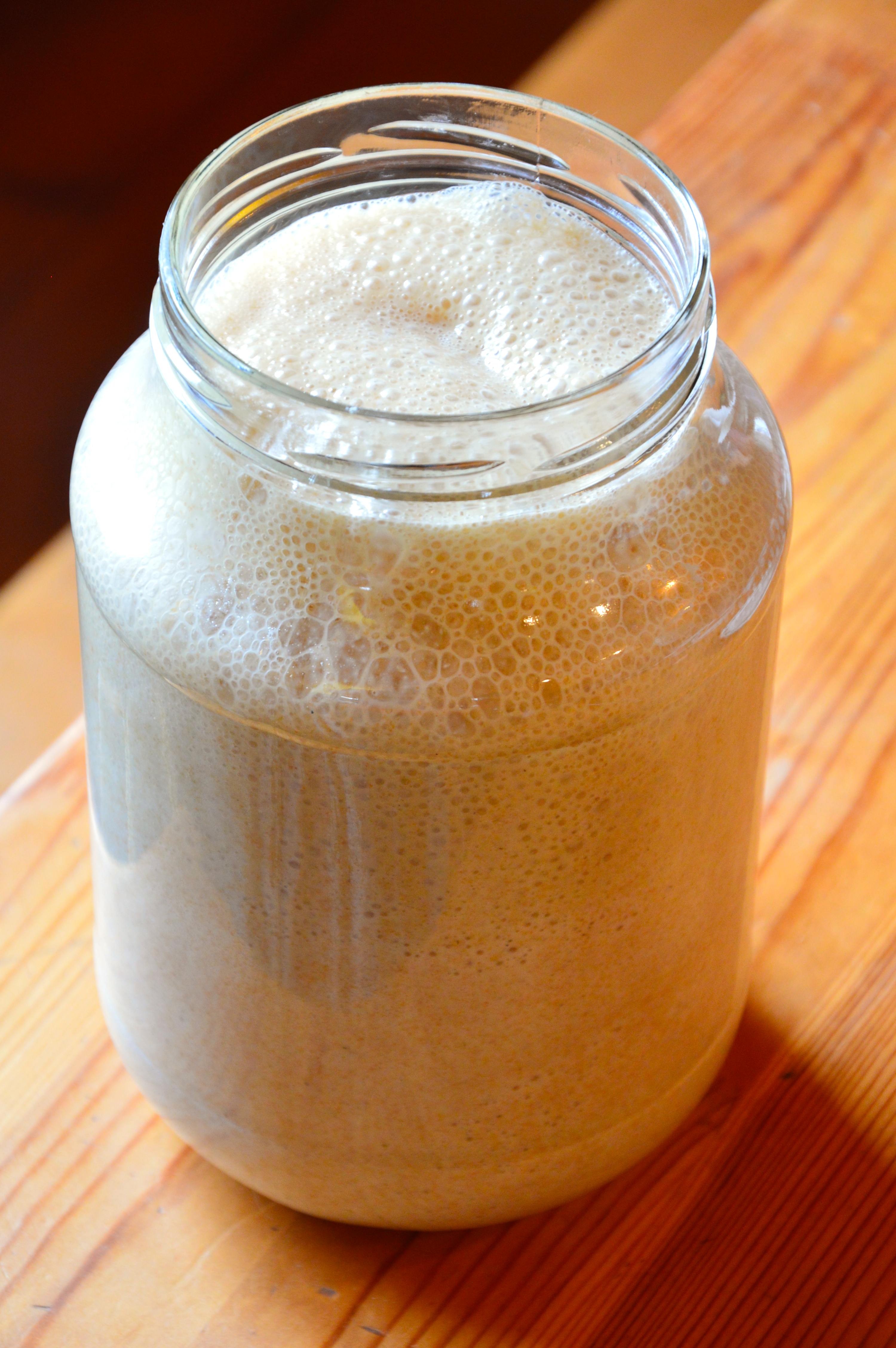 Хлебная закваска. Готовая закваска для хлеба. Как делать закваску. Ржаной хлеб на закваске. Как делать закваску.