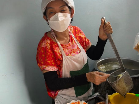 在曼谷Silom地区的Convent Road和Sala Daeng Road附近有很多街头美食