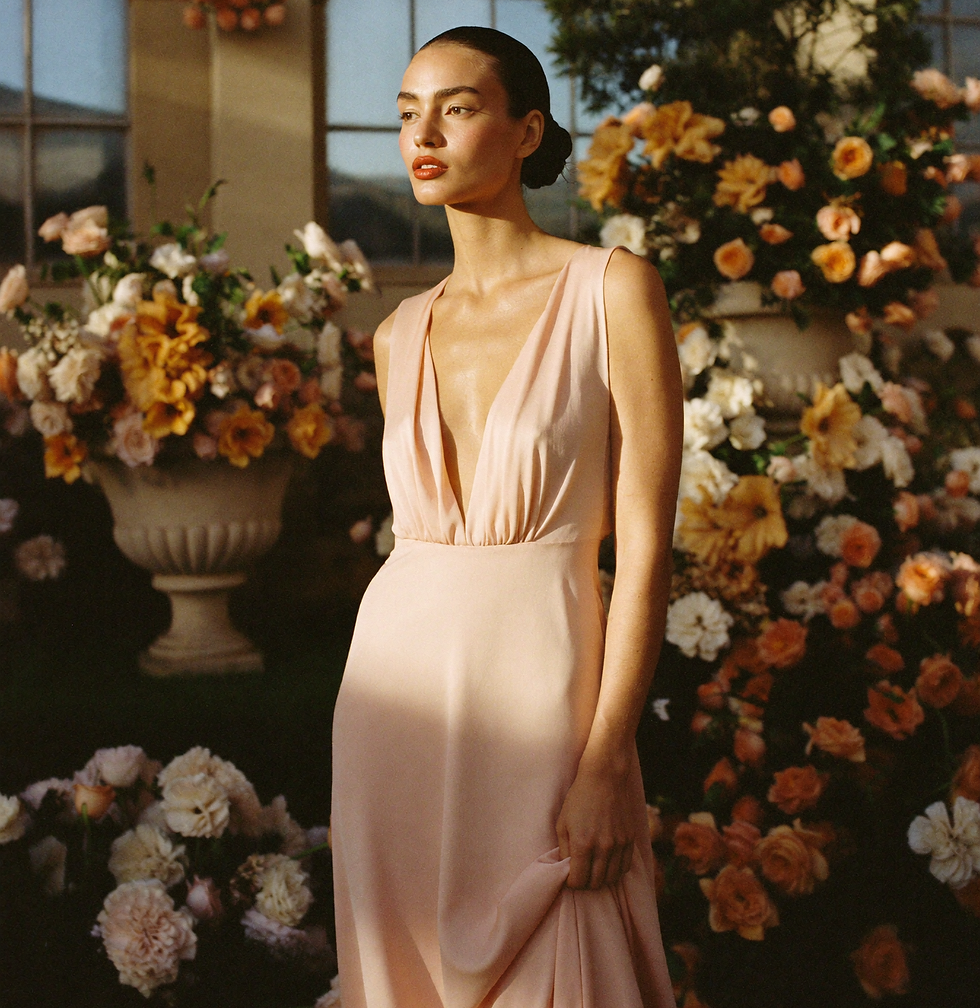 08_woman-bellagio-conservatory.png