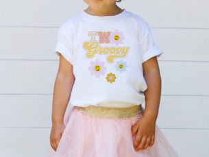 Big Deals! Retro Daisy Two Groovy 2nd Birthday T-Shirt