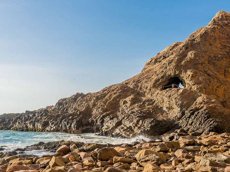 Aventura entre cavernas y acantilados: Descubre las Cuevas de Anzota
