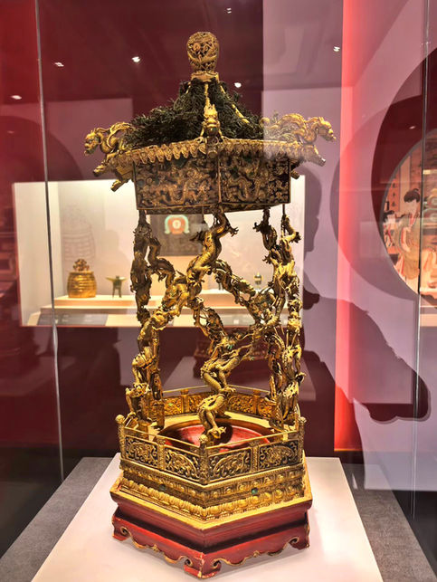 Imperial Ambition and the Crucible of Aesthetics: International Collecting Rules and Market Hegemony of High Qing Imperial Artifacts