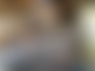 ベンチ椅子にも店主のこだわりが、、、。