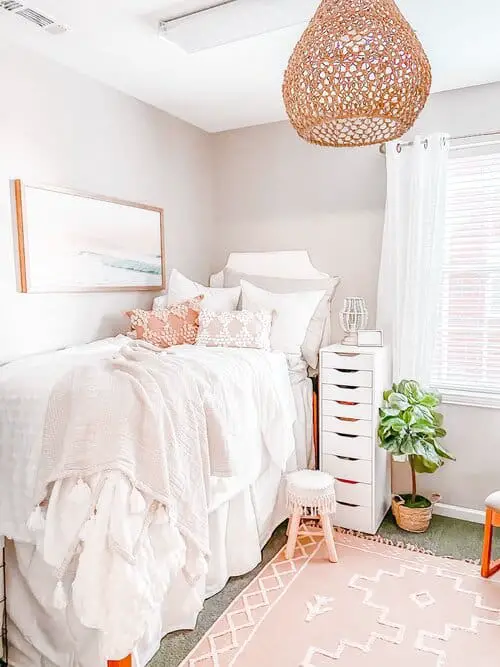 aesthetic-dorm-room.webp