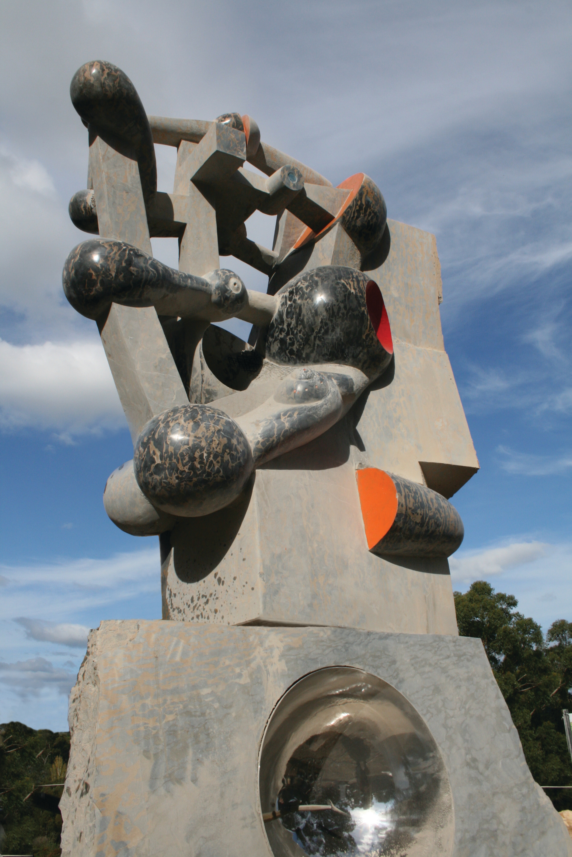 Explosion, granite, 370x250x90cm, 2014