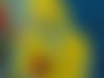 Dipinto di una figura femminile nuda, stilizzata e dai colori accesi, seduta in una stanza con fiori e letto sfatto, immersa nei pensieri.