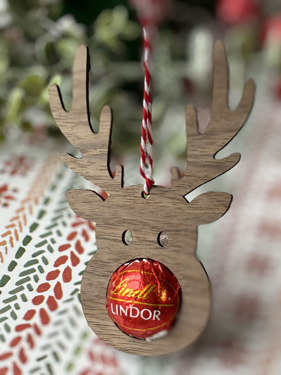 Reindeer-Lindor-hanging decoration-christmas-tree-unqiue-cute-chocolate-holder