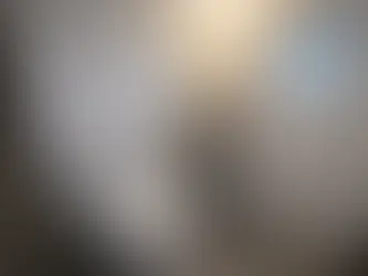 좁은 선박 욕실의 소형 양변기에 설치된 아이젠 인클린A 클래식 소형 비데 활용 이미지