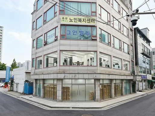 아이젠 의정부 민락점 유비스의 신규 쇼룸과 비데 및 생활가전 전시 공간이 있는 건물 전경