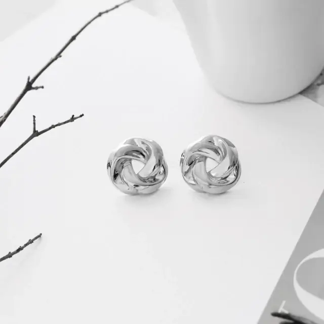 Brinco Nó Entrelaçado