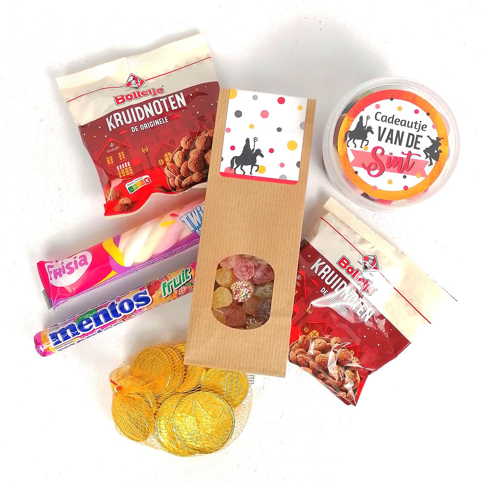Thumbnail: Sinterklaas Noodpakket | Gevuld met Kruidnoten, Chocolade en Heerlijk Snoepgoed