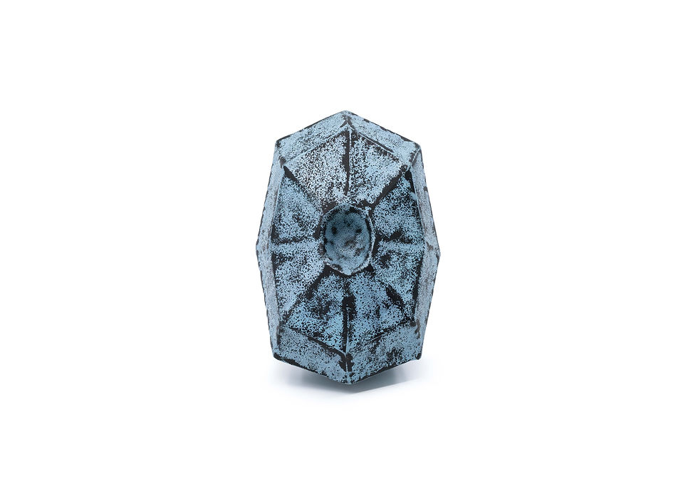 Armor No.5, Brooch, 10.5cm(H) x6.5cm(W) x4.5cm(D), Felt, cotton thread, Chinese natural lacquer, cha