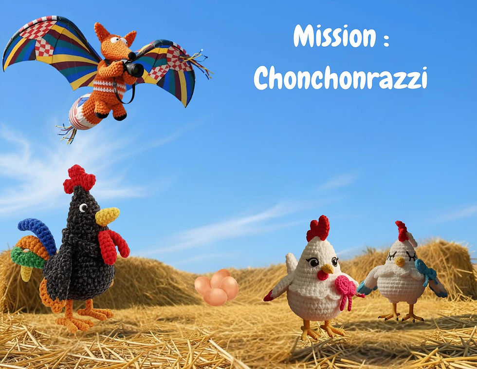 Renard au crochet en deltaplane multicolore survolant un coq noir et deux poules blanches au crochet dans un champ de paille, texte 'Mission : Chonchonrazzi'