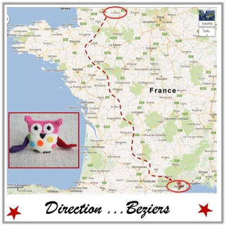 chouette au crochet colorée et une carte de France qui montre le chemin entre Lisieux et Béziers. Texte "direction... Béziers"