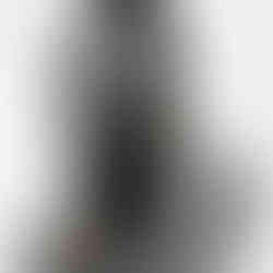 A lady wearing adele dejak earing