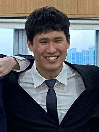 Headshot_Chris.jpg