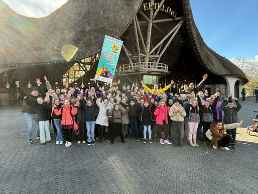 Winnaars WereldBeterMakers seizoen 2 bezoeken de Efteling