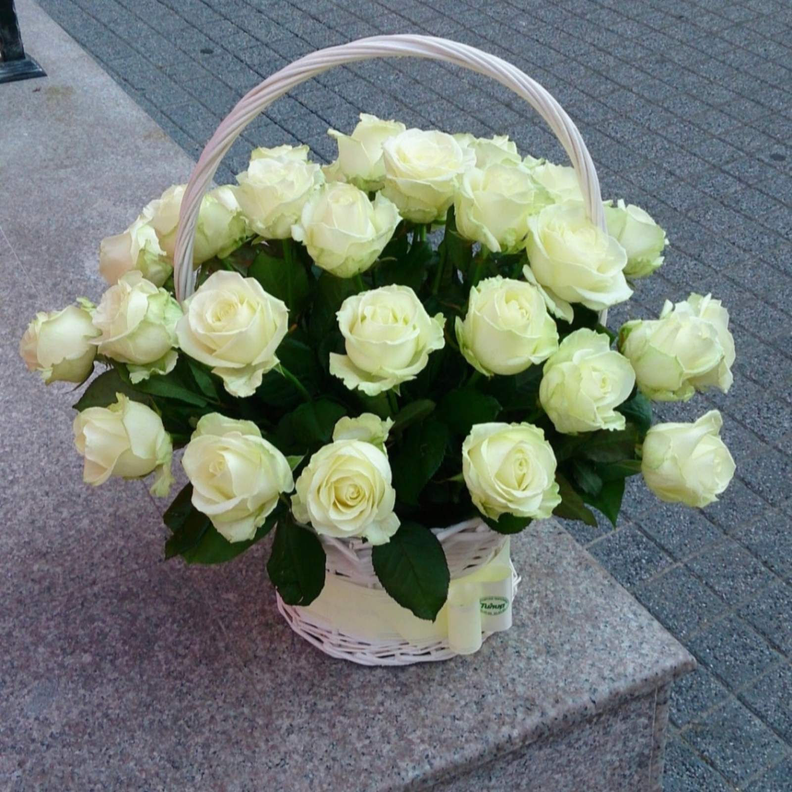 Кошница 51 рози