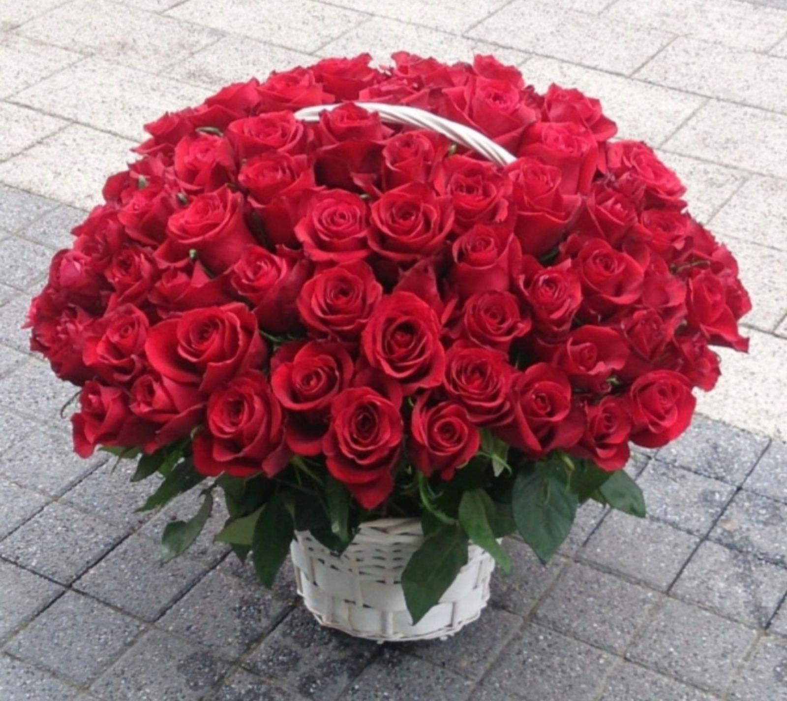 Кошница 101 рози