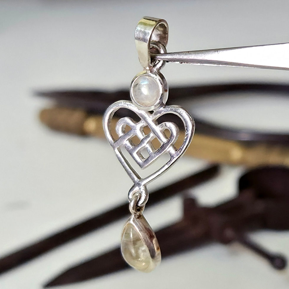 Thumbnail: Celtic Heart (Moonstone)