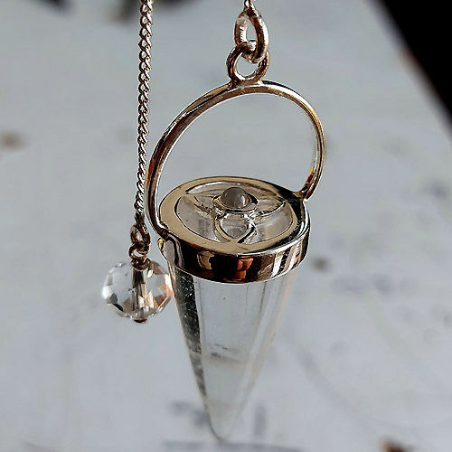 Thumbnail: Celtic Knot (Natural Quartz)