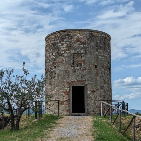 Walk to the Medici Fortress