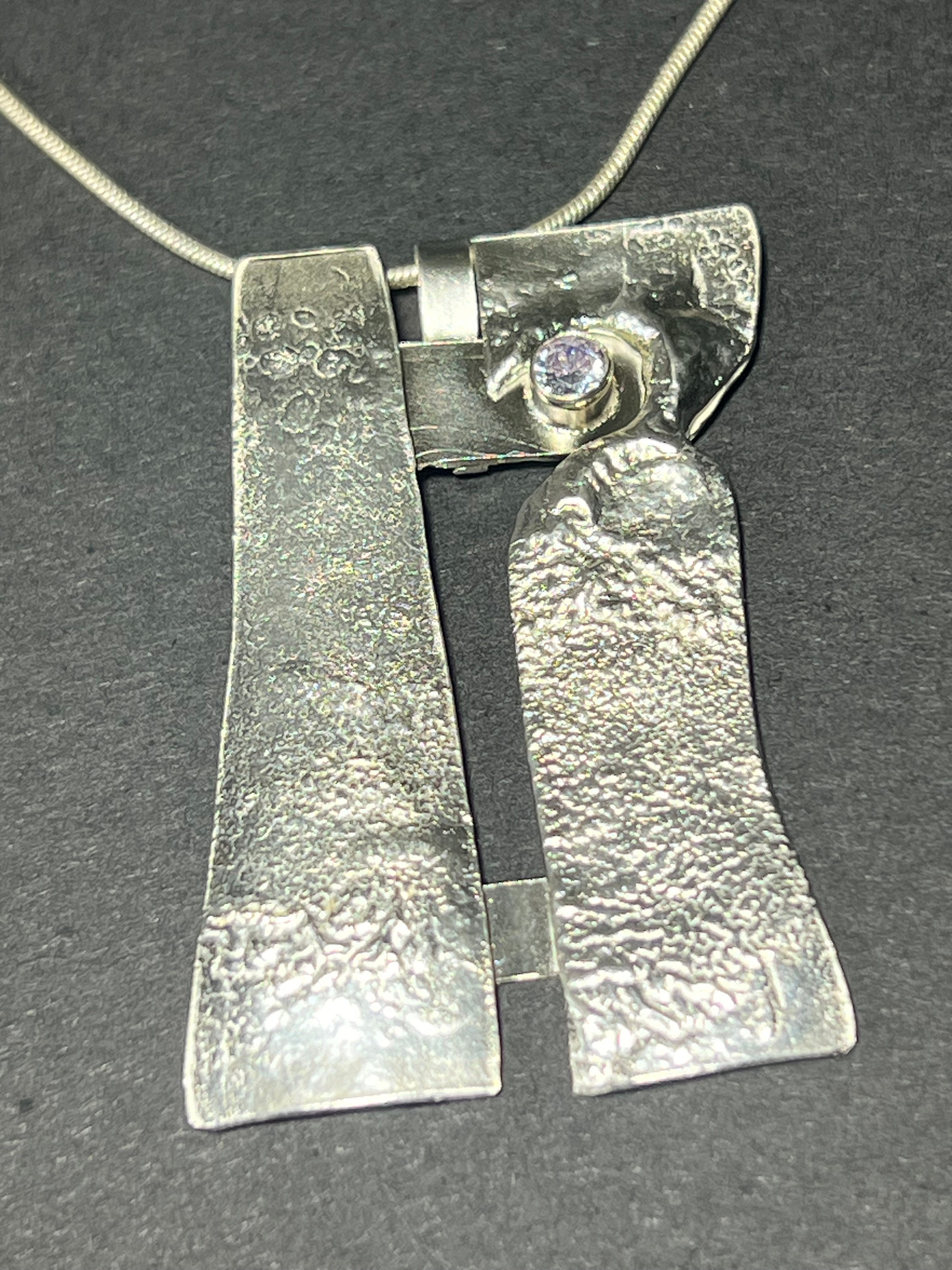 925 Silver pendant set with cubic zirconium