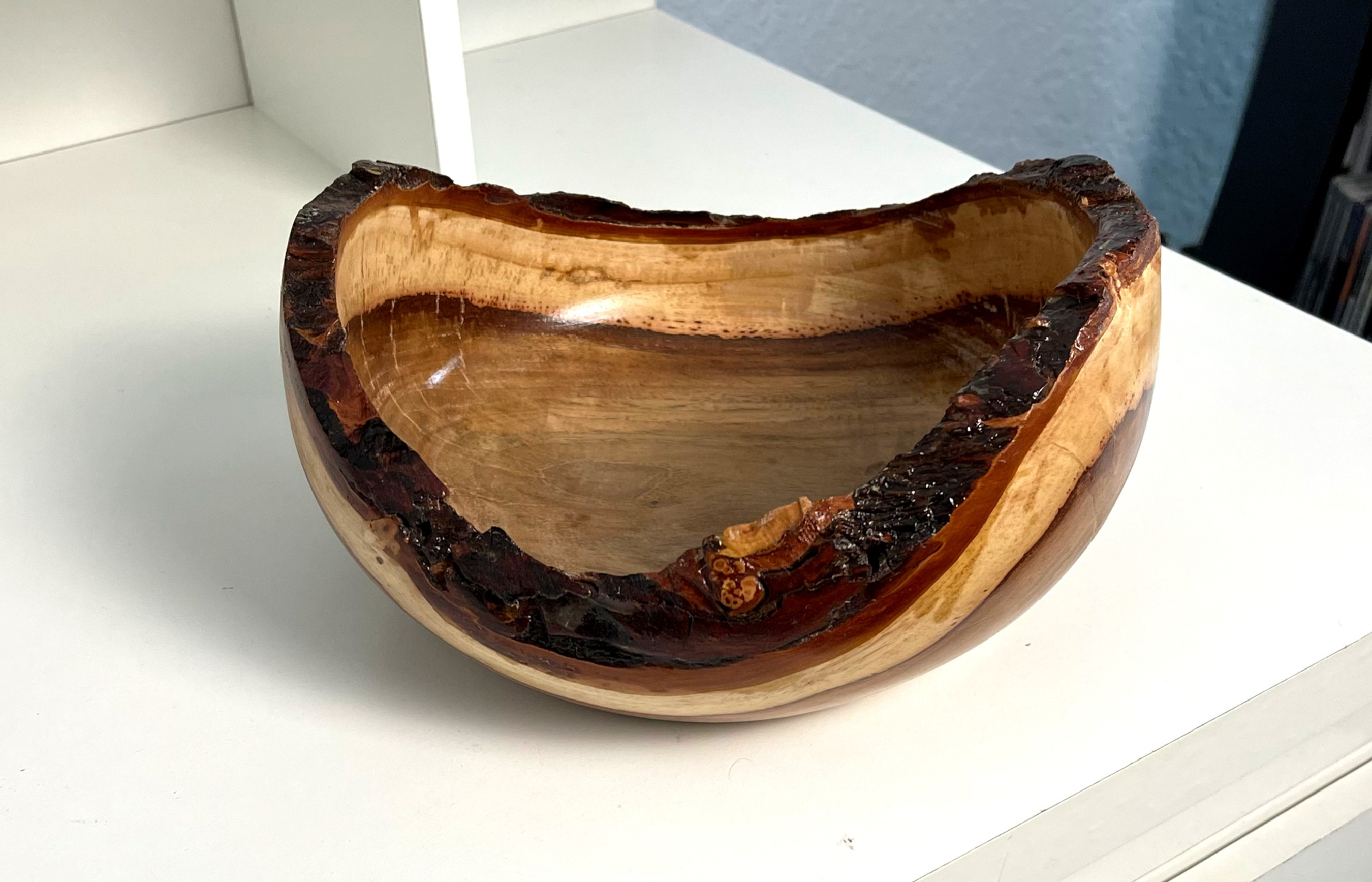 #4 Round Bowl with Dark Edge-Heart Shaped Front