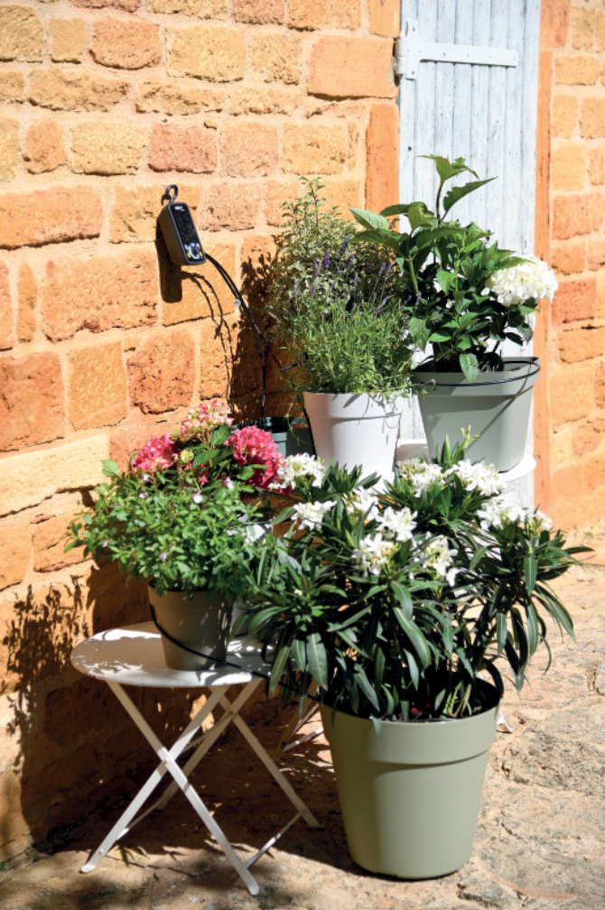 Hozelock Solar Select automatic irrigation system (Hozelock/PA)