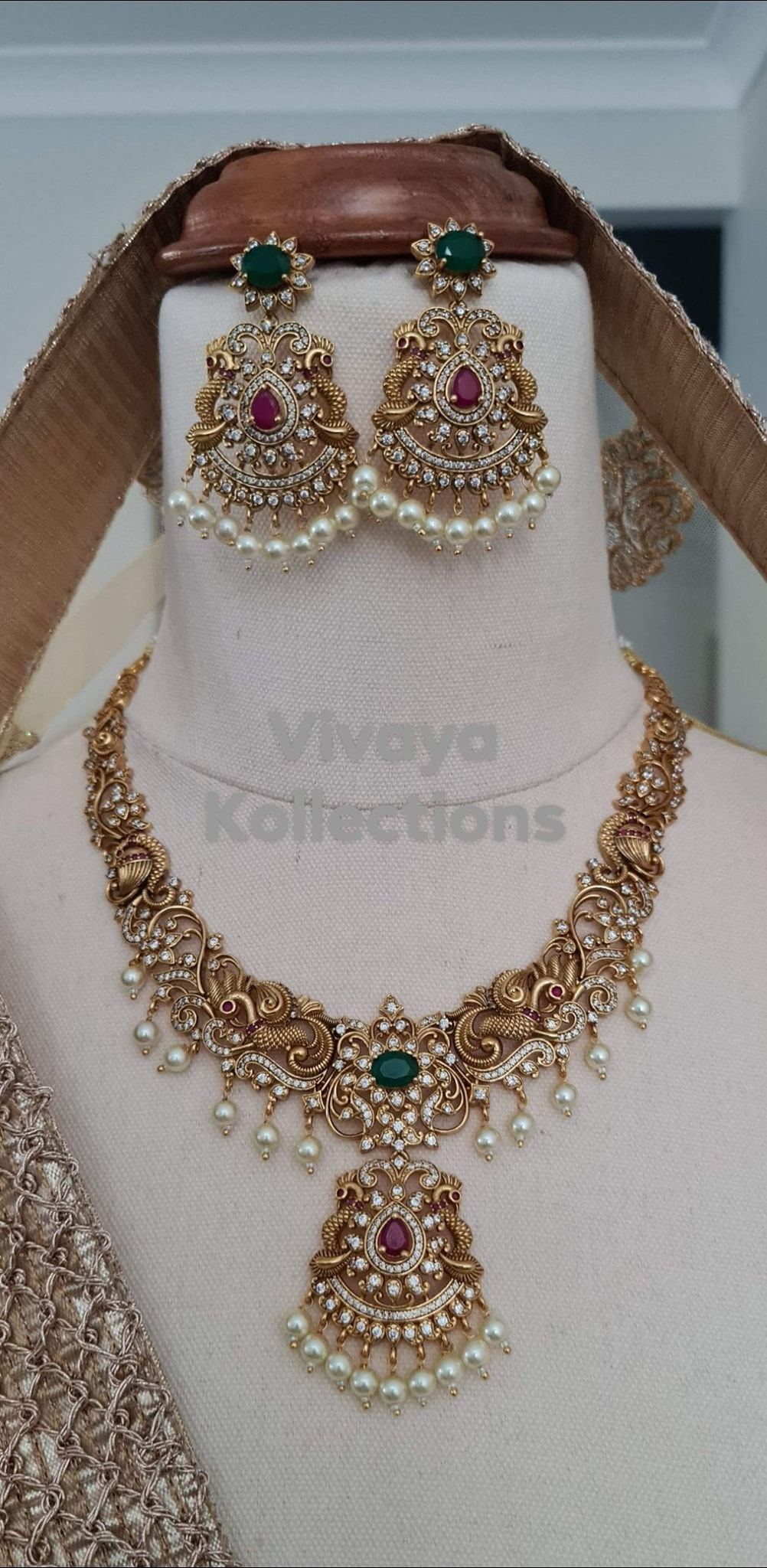 Antique Short Necklace Set